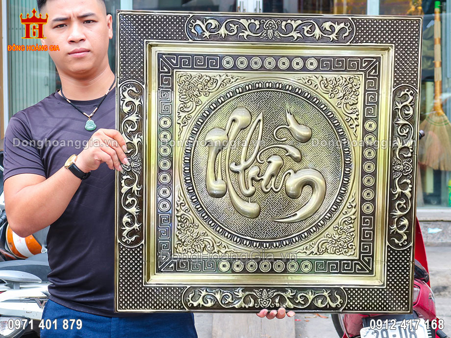 Tranh chữ nhẫn thư pháp thích hợp cho không gian phòng khách, phòng thờ sang trọng và ý nghĩa